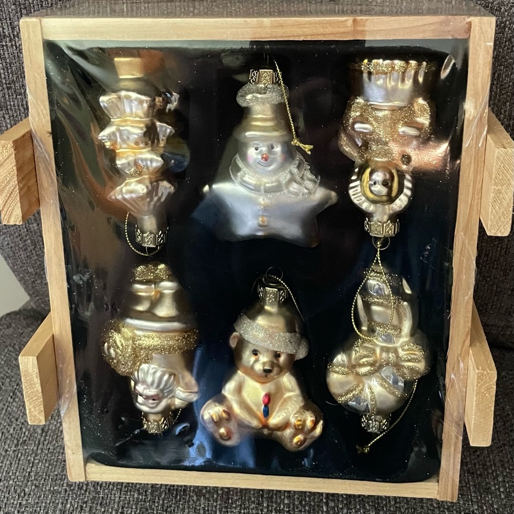 2003 Blown Glass Ornaments in Wooden Box Never Opened Santa's Workbench